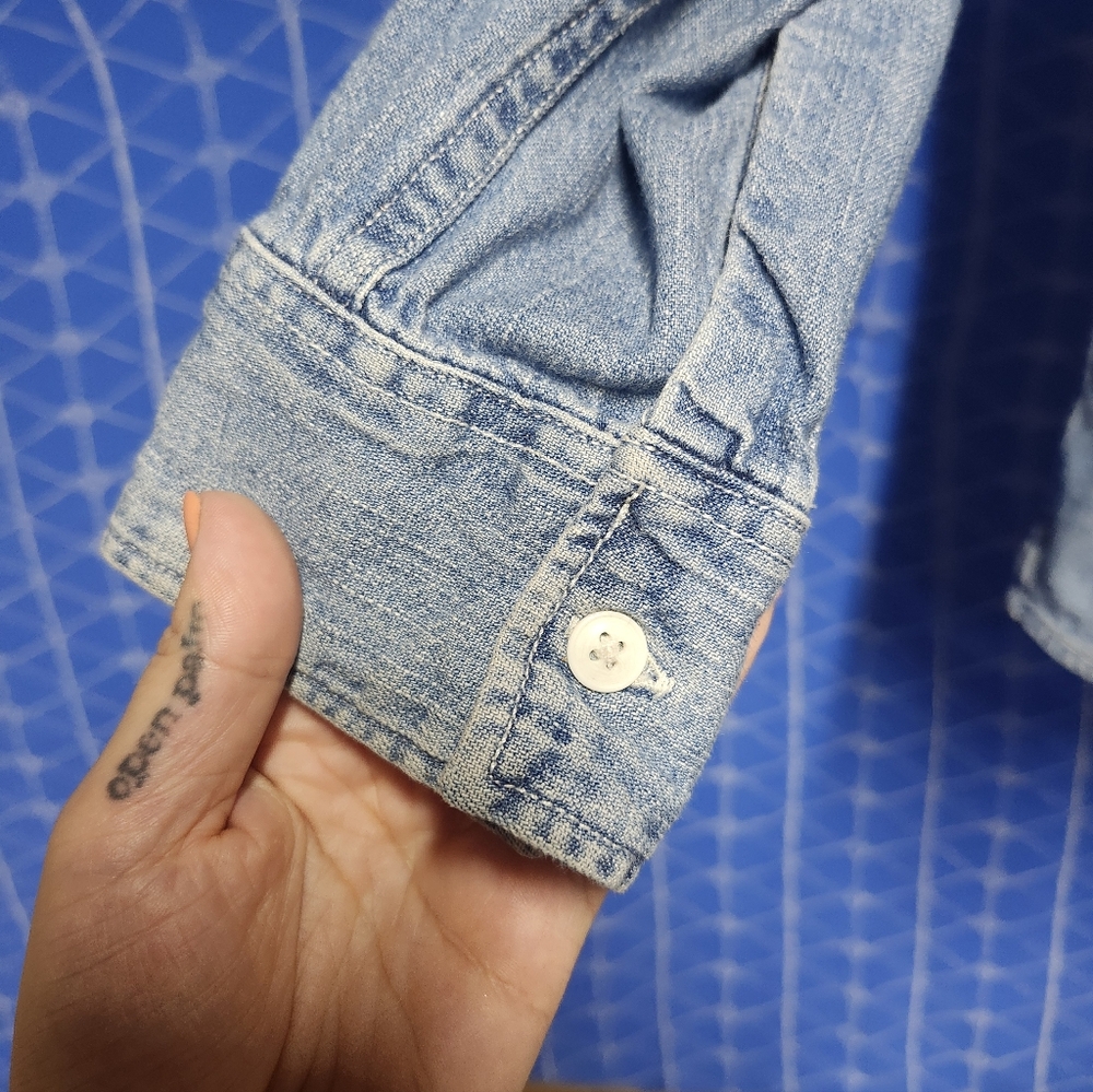 Soft Demin American Eagle Casual Button-Down - Small/Medium - Picture 4 of 10